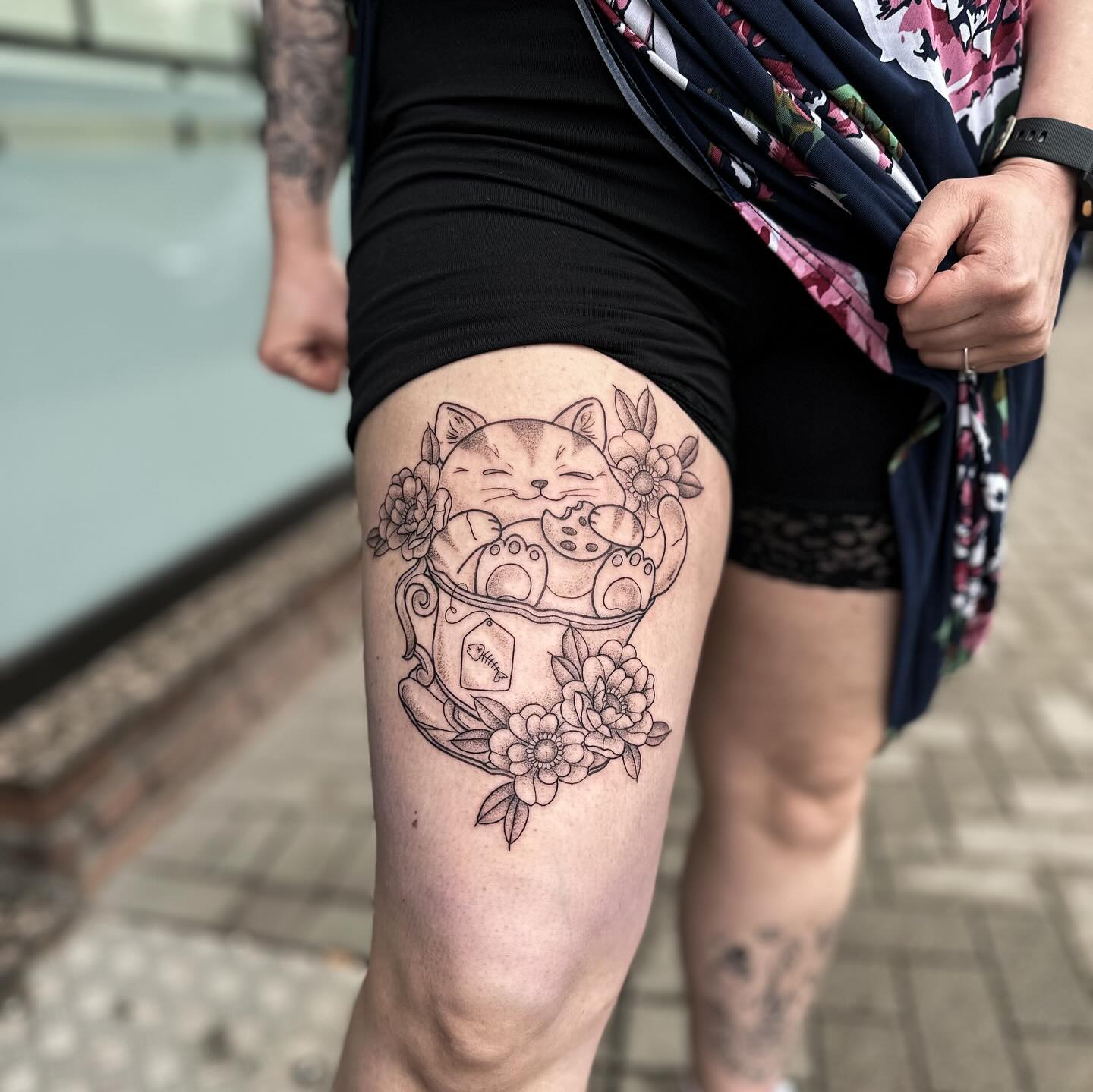 DANKE SARAH! 
.
#zeitgeisttattoo #femaletattooartist #cattattoo #dotwork #fineli