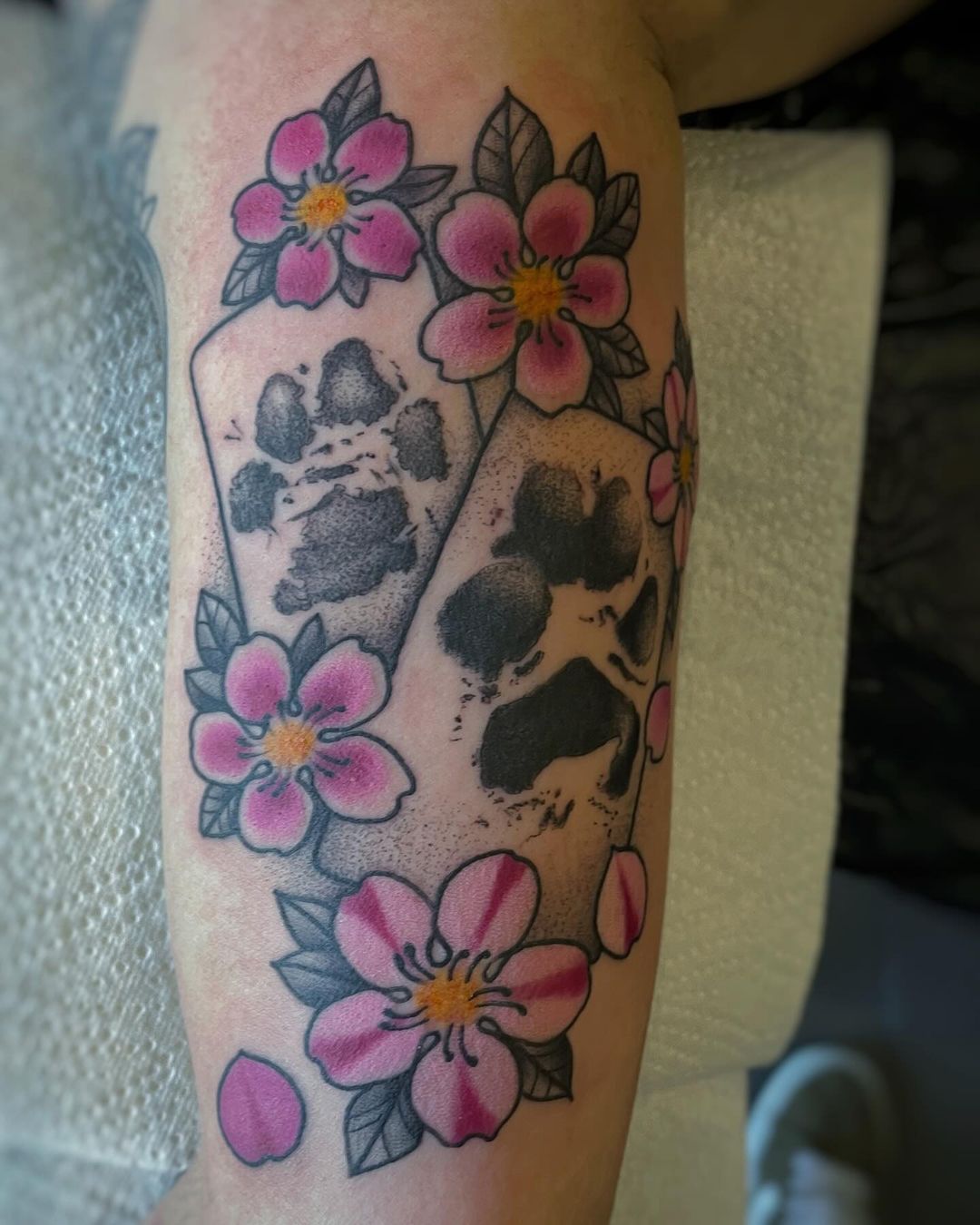 Hundepfötchen mal anders
Es hat riesen Spass gemacht
Tattoo von @ronraida angefe