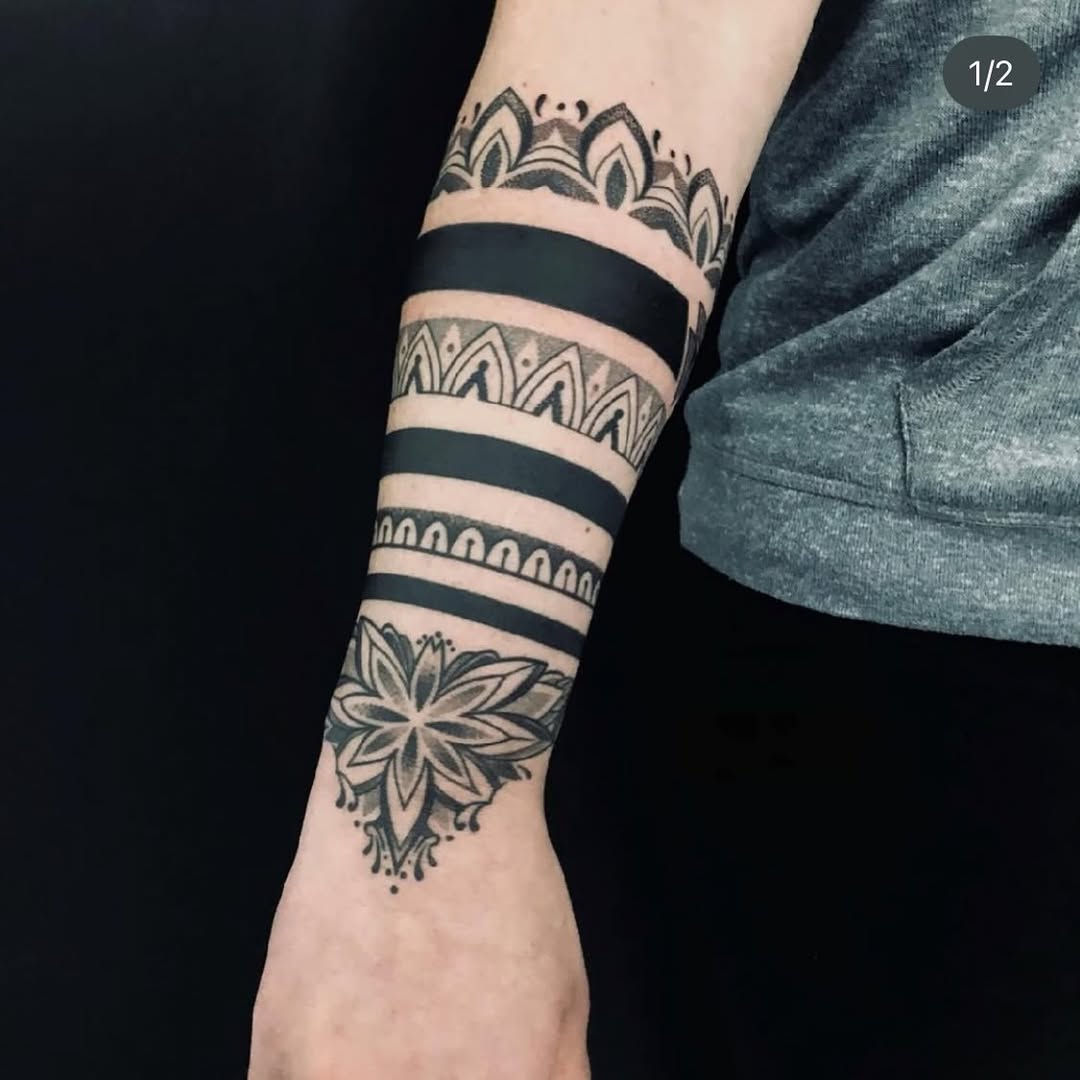 Artist: @waldemar.avari.tattoos 
Mittwochs immer @zeitgeisttattoo